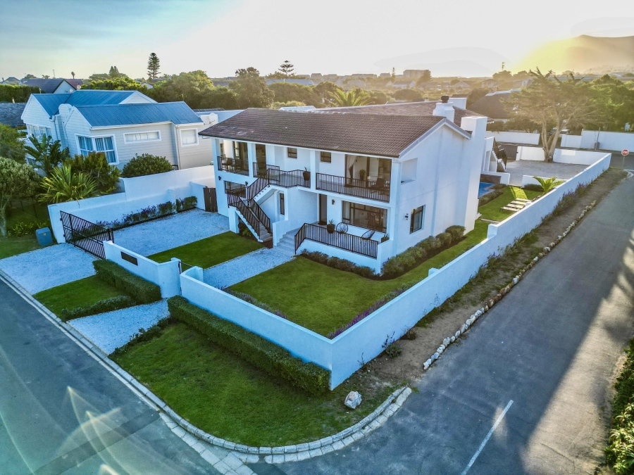 9 Bedroom Property for Sale in Westcliff Western Cape